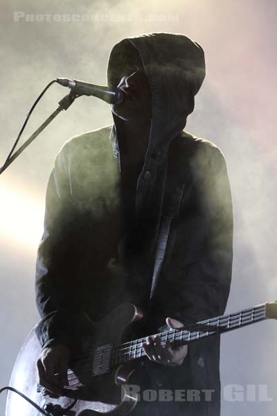 BLACK REBEL MOTORCYCLE CLUB - 2010-08-27 - SAINT CLOUD - Domaine National - Scene de la Cascade - Robert Levon Been